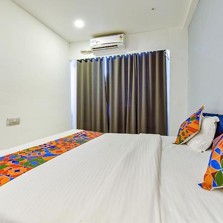 Fabhotel Code Surat Bagian luar foto
