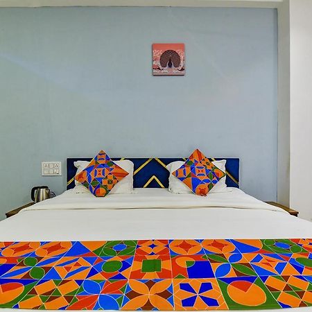 Fabhotel Code Surat Bagian luar foto