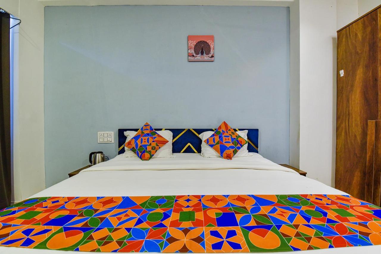 Fabhotel Code Surat Bagian luar foto