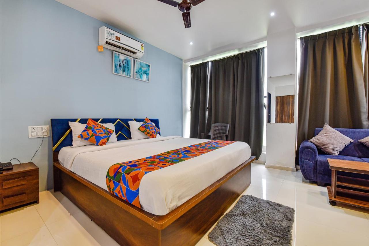 Fabhotel Code Surat Bagian luar foto