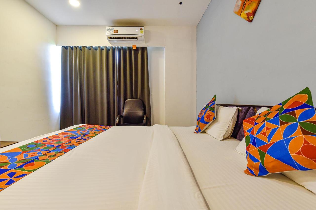 Fabhotel Code Surat Bagian luar foto
