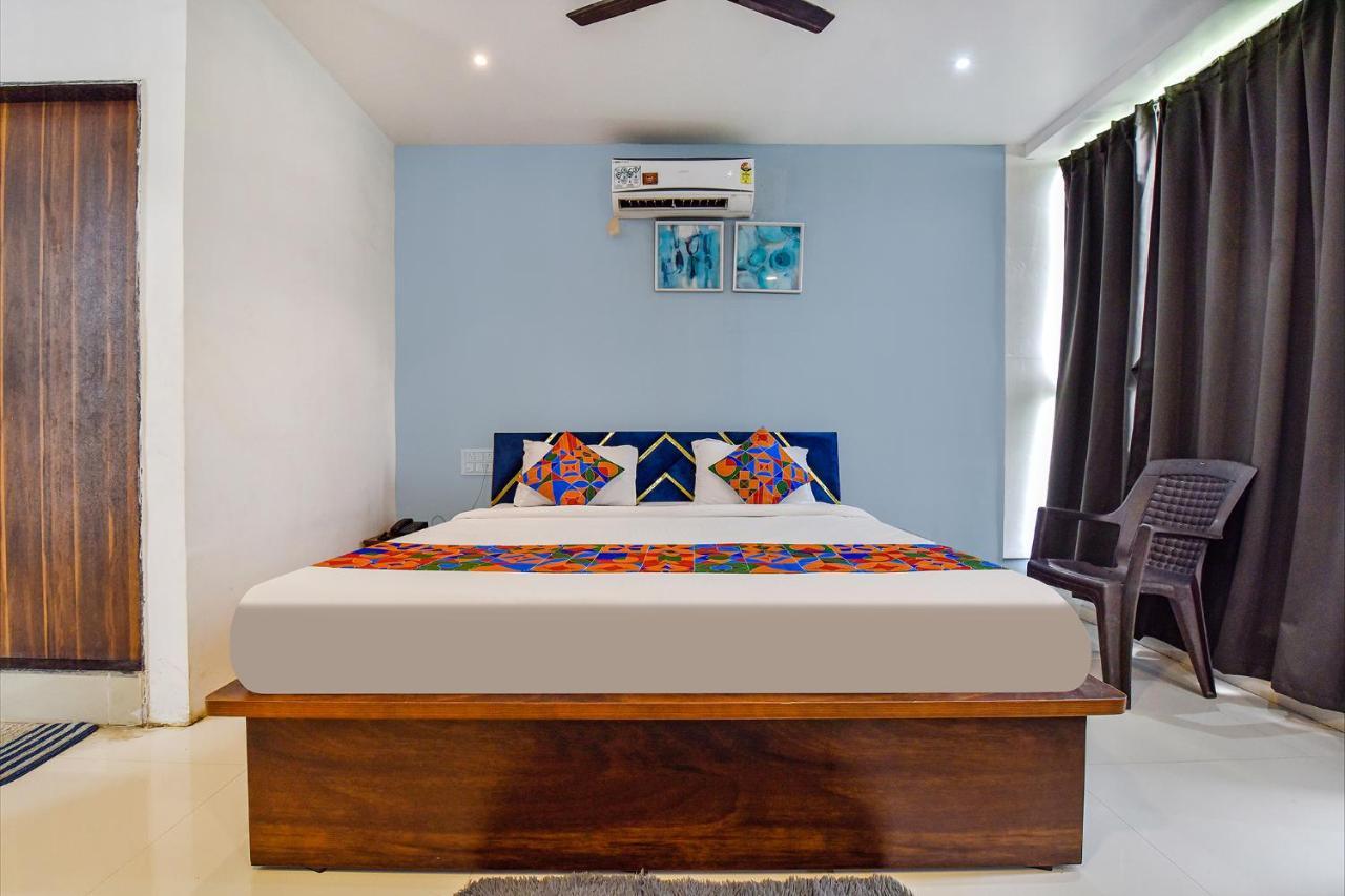 Fabhotel Code Surat Bagian luar foto