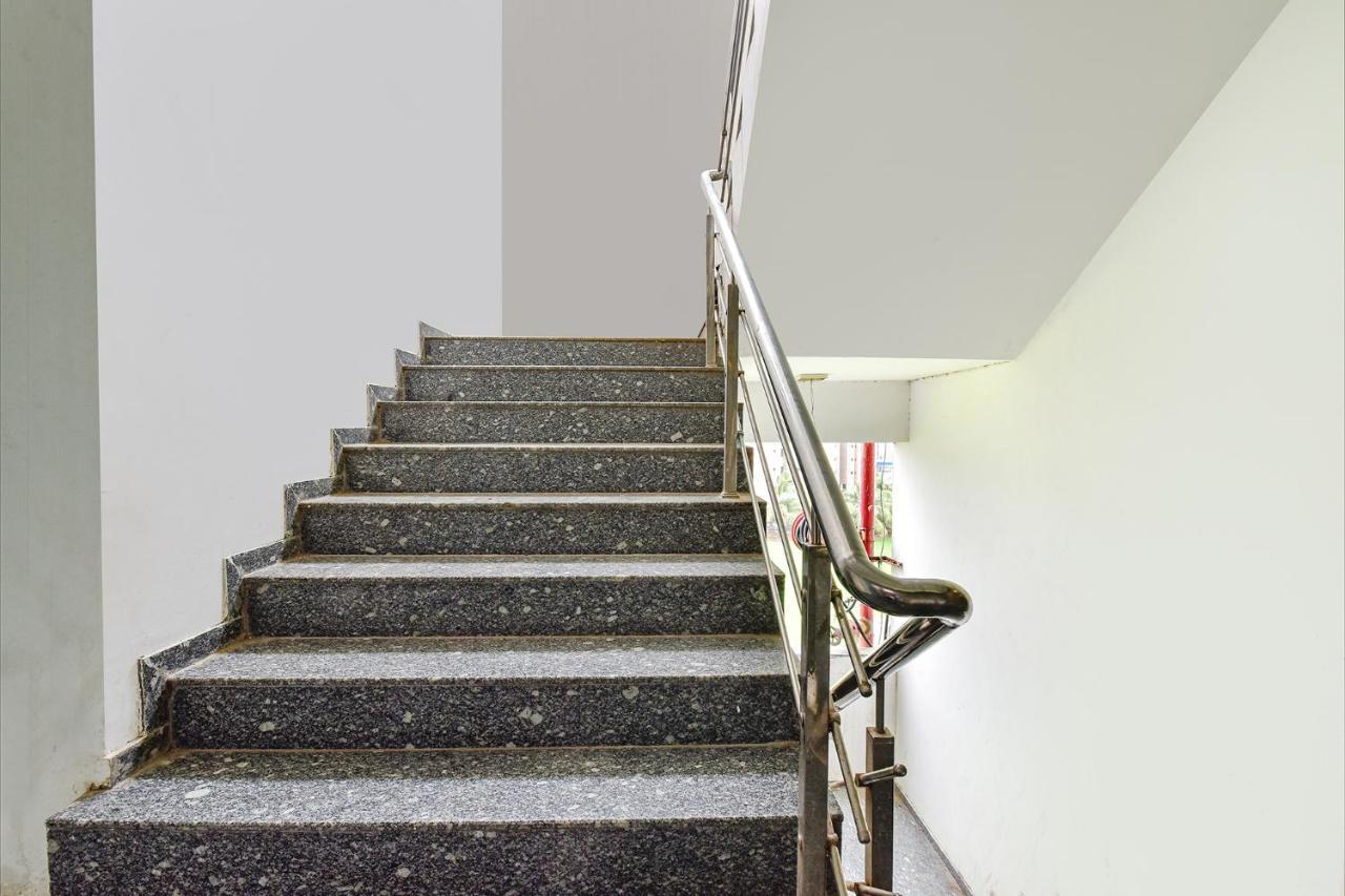 Fabhotel Code Surat Bagian luar foto