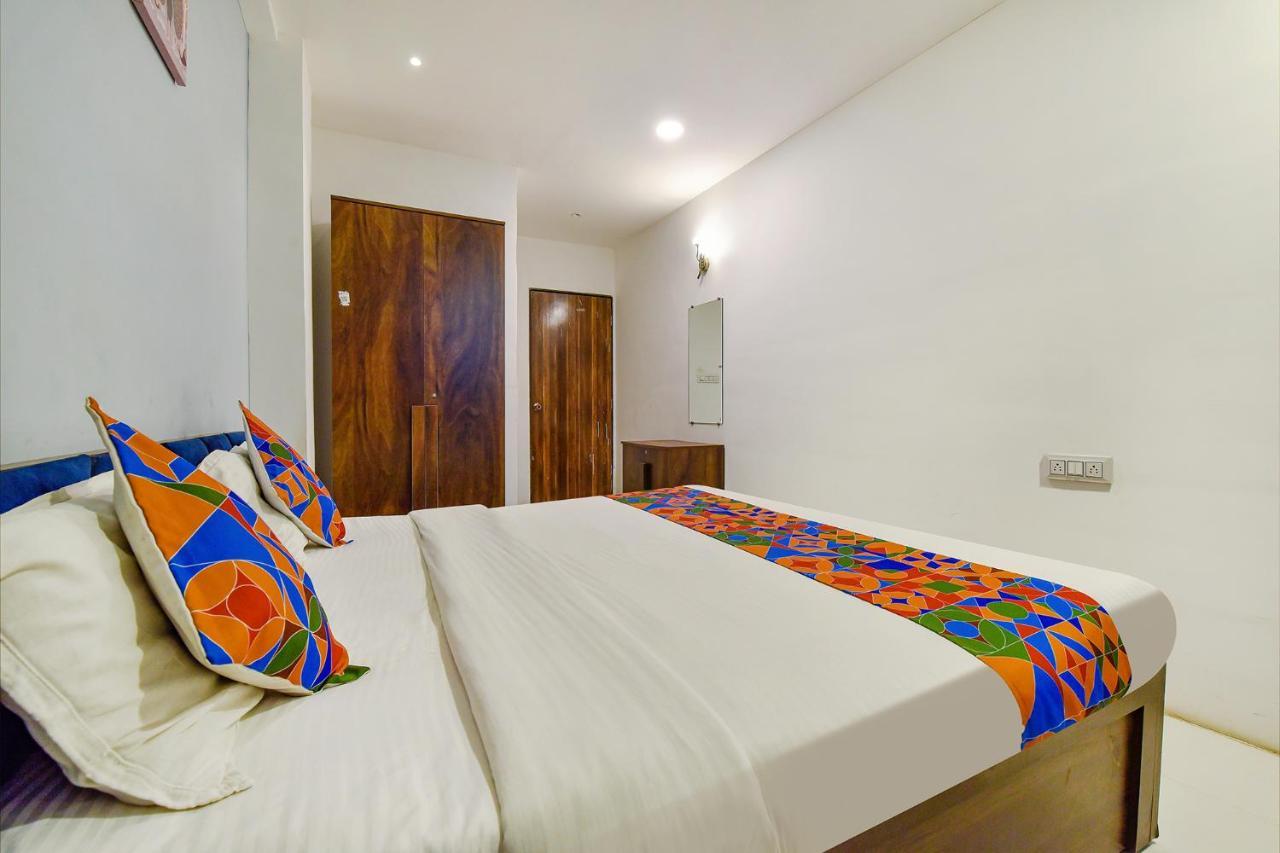 Fabhotel Code Surat Bagian luar foto