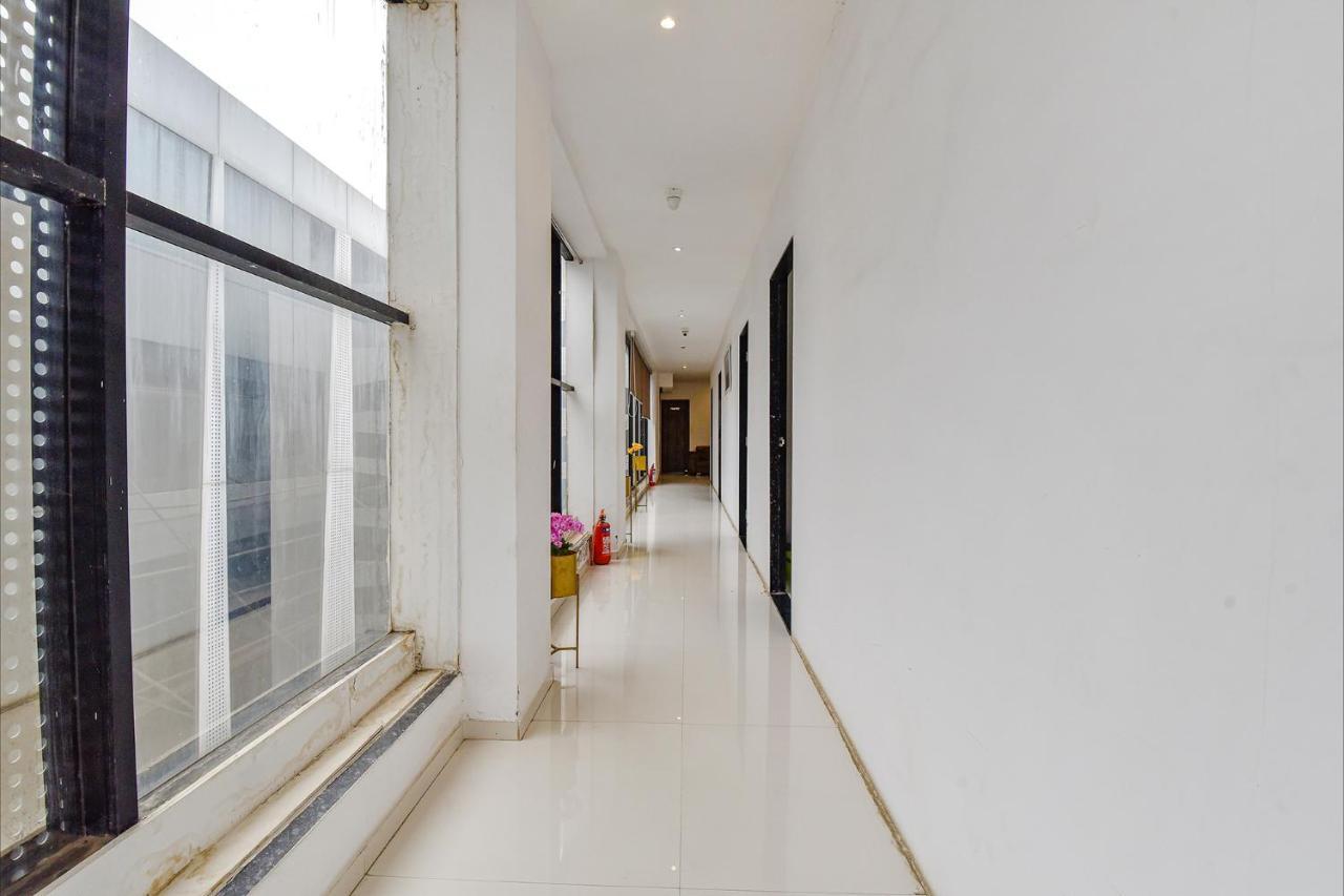 Fabhotel Code Surat Bagian luar foto