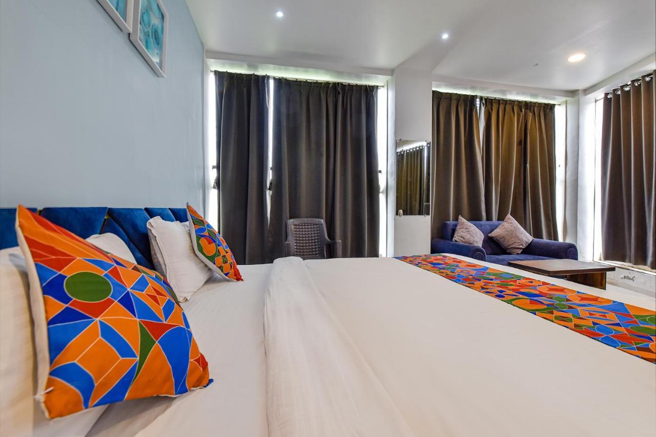 Fabhotel Code Surat Bagian luar foto
